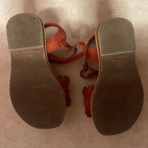Size 5 toddler old navy sandals